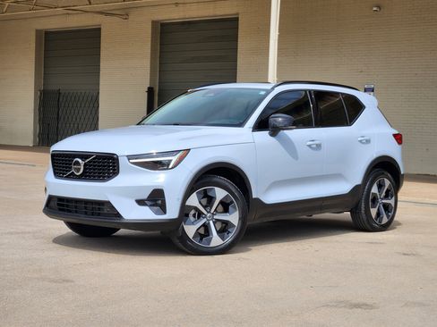 Used 2026 Volvo XC40 B5 Plus w/ Protection Package Premier AWD/4WD image 1