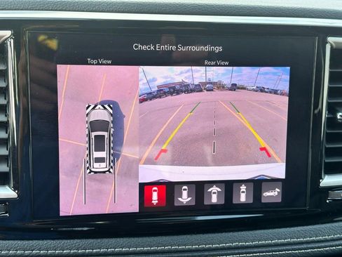 Used 2024 Chrysler Pacifica Limited image 24