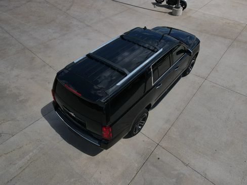 Used 2020 Chevrolet Suburban Premier AWD/4WD image 64