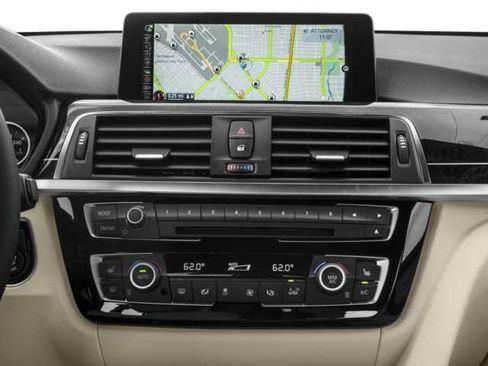 Used 2018 BMW 330i xDrive Wagon image 10