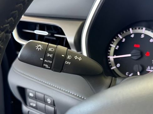 Used 2023 Toyota Highlander XLE image 39