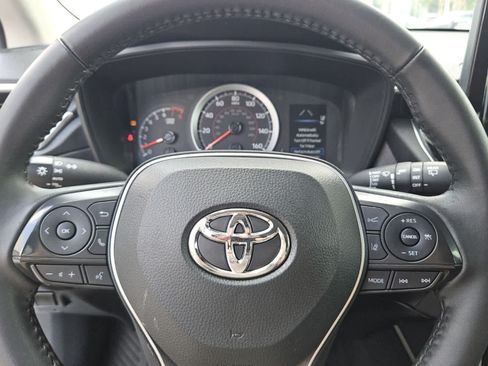 Used 2022 Toyota Corolla Cross LE w/ Moonroof Package FWD image 11