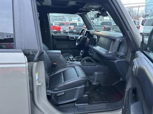 Used 2025 Ford Bronco Badlands image 19