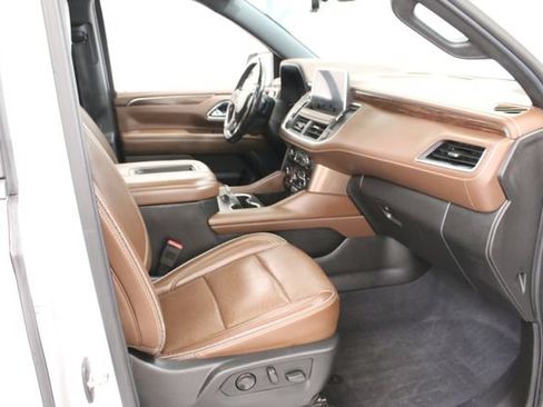 Used 2021 Chevrolet Tahoe High Country w/ Premium Package AWD/4WD image 29