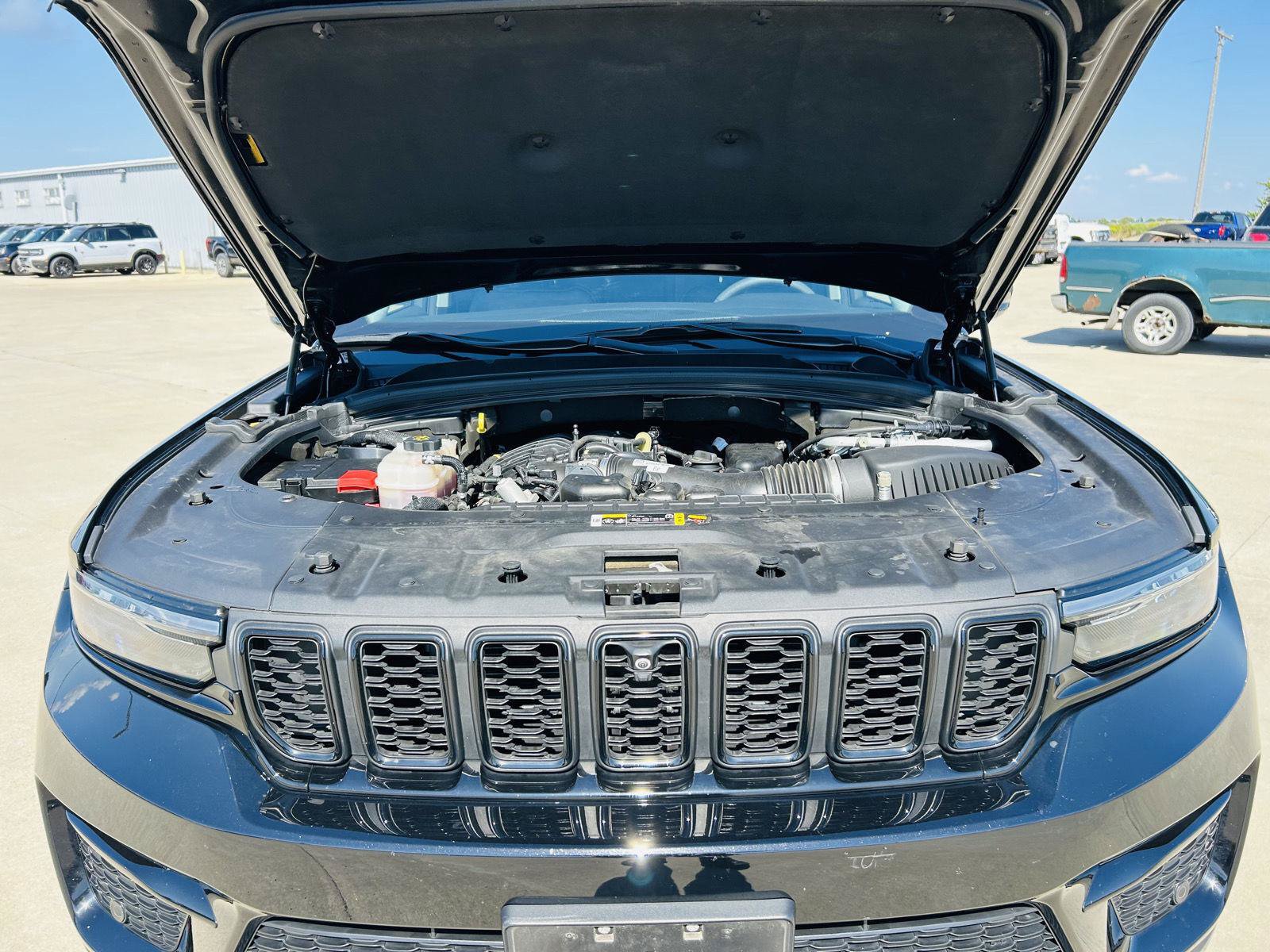 Used 2023 Jeep Grand Cherokee Limited w/ Luxury Tech Group II AWD/4WD image 45