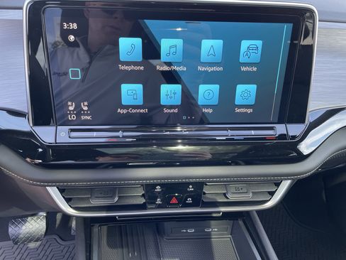 New 2026 Volkswagen Atlas Cross Sport SE FWD image 19