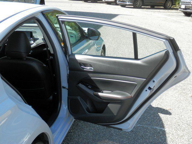 Used 2024 Nissan Altima 2.5 SR FWD image 32