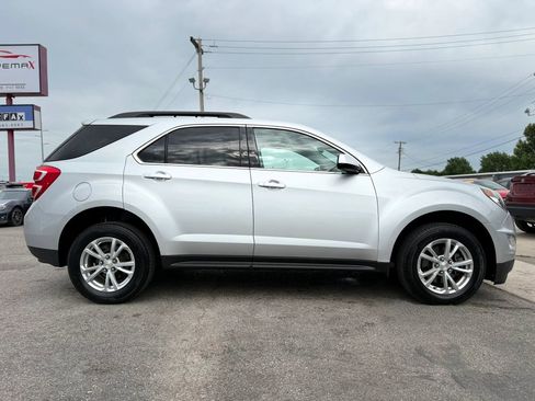 Used 2017 Chevrolet Equinox LT w/ Convenience Package FWD image 3