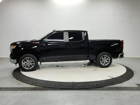 Used 2022 Chevrolet Silverado 1500 LT w/ Z71 Off-Road Package AWD/4WD image 5