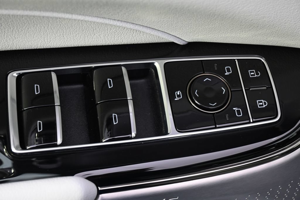 New 2026 Cadillac Lyriq Premium Luxury w/ LPO, Floor Liner Package AWD/4WD image 22