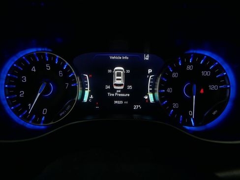 Used 2024 Chrysler Pacifica Limited image 31