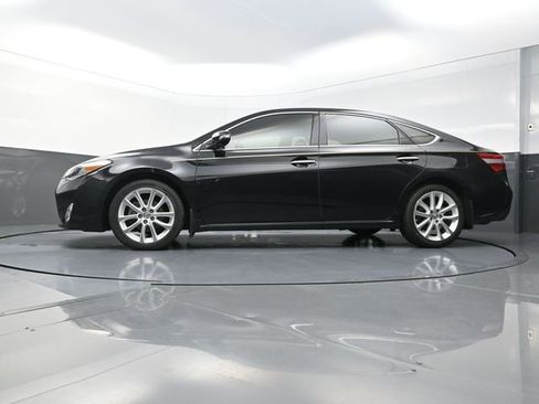 Used 2013 Toyota Avalon Limited image 33