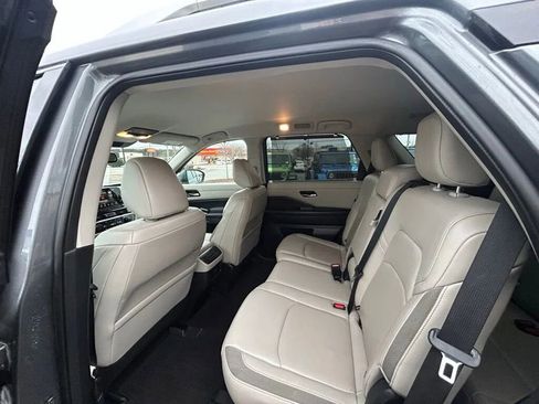 Used 2022 Nissan Pathfinder SL FWD image 23