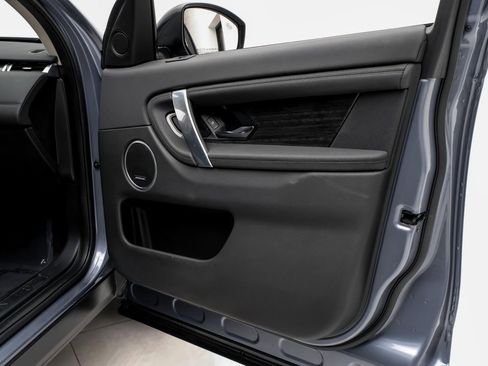 Used 2021 Land Rover Discovery Sport SE image 38