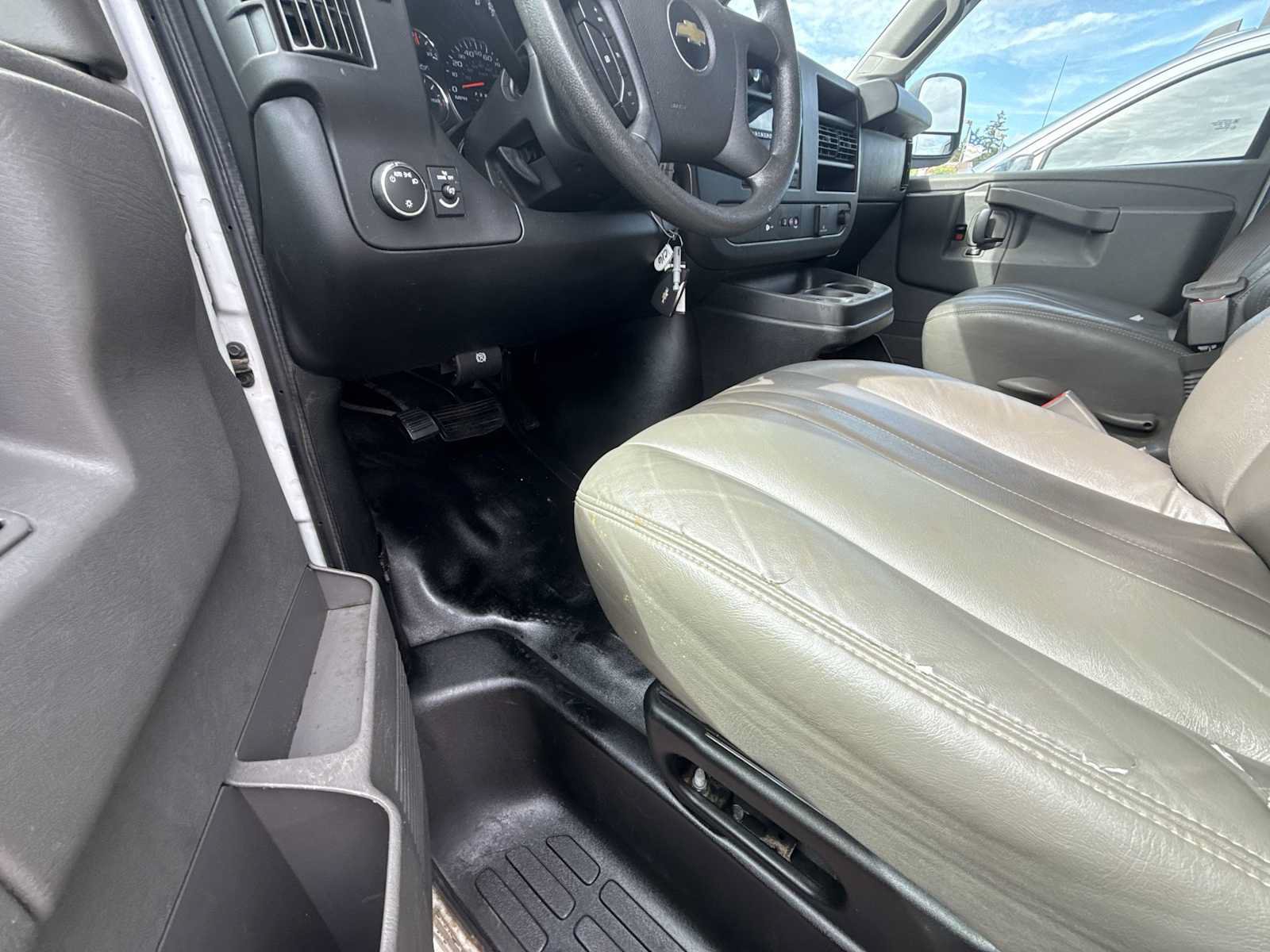 Used 2019 Chevrolet Express 2500 w/ Driver Convenience Package RWD image 28