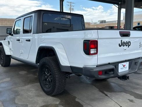 Used 2022 Jeep Gladiator Sport AWD/4WD image 6