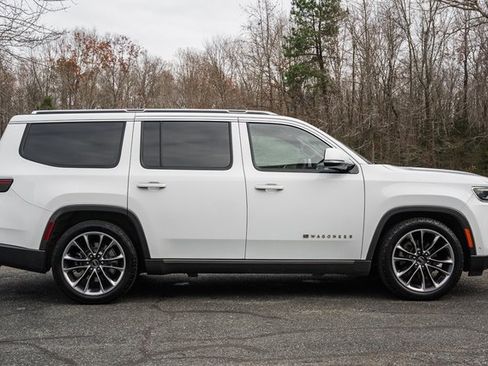 Used 2022 Jeep Wagoneer Series III w/ Premium Group I image 4