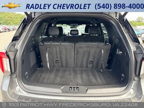 Used 2025 Ford Explorer ST-Line w/ ST-Line Street Pack AWD/4WD image 15