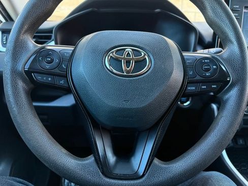 Used 2020 Toyota RAV4 XLE FWD image 12