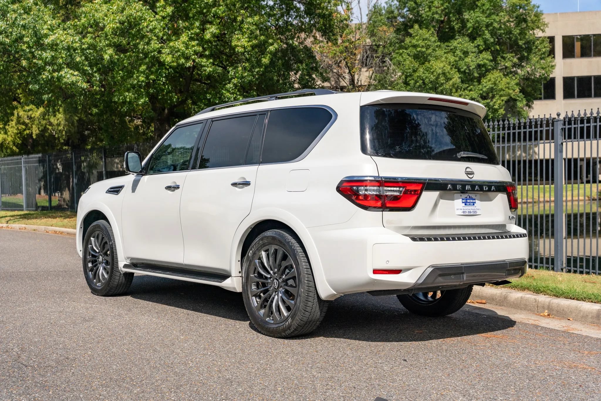 Used 2024 Nissan Armada Platinum w/ Captain's Chairs Package AWD/4WD image 9