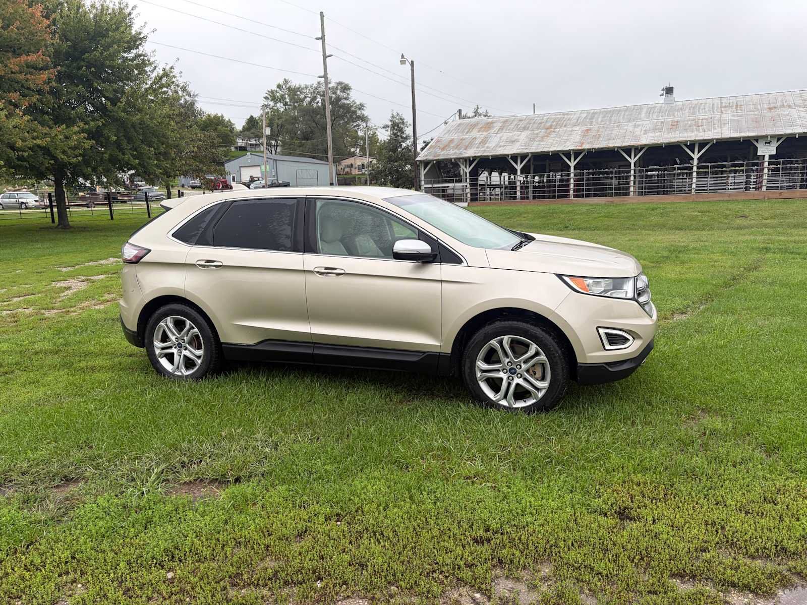 Used 2018 Ford Edge Titanium w/ Technology Package FWD image 6