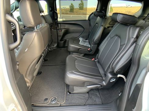 New 2026 Chrysler Pacifica Select w/ S Appearance Package image 25
