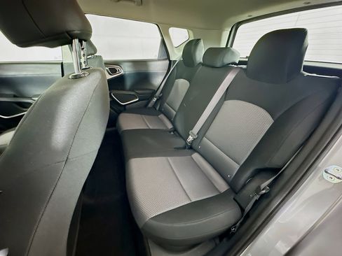Used 2025 Kia Soul LX w/ LX Technology Package FWD image 26