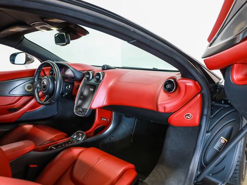 Used 2016 McLaren 570S Coupe RWD image 18