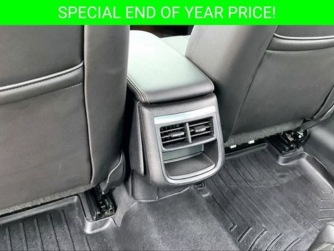 Used 2016 Chevrolet Impala LT w/ Convenience Package image 10