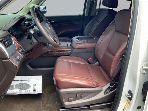 Used 2017 Chevrolet Suburban Premier RWD image 8
