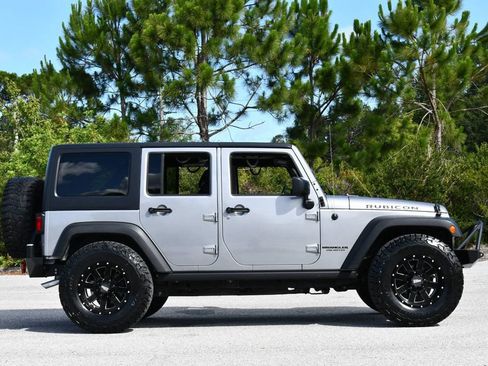 Used 2016 Jeep Wrangler Unlimited Rubicon w/ Connectivity Group AWD/4WD image 33