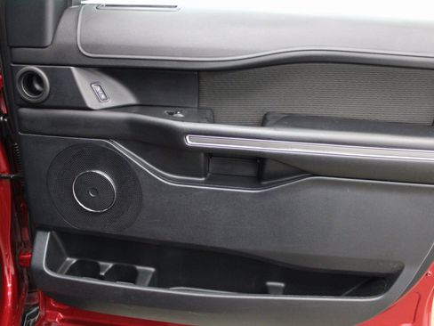 Used 2020 Ford Expedition XLT image 30