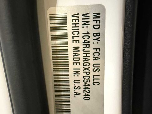 Certified 2023 Jeep Grand Cherokee Laredo w/ Luxury Tech Group I image 37