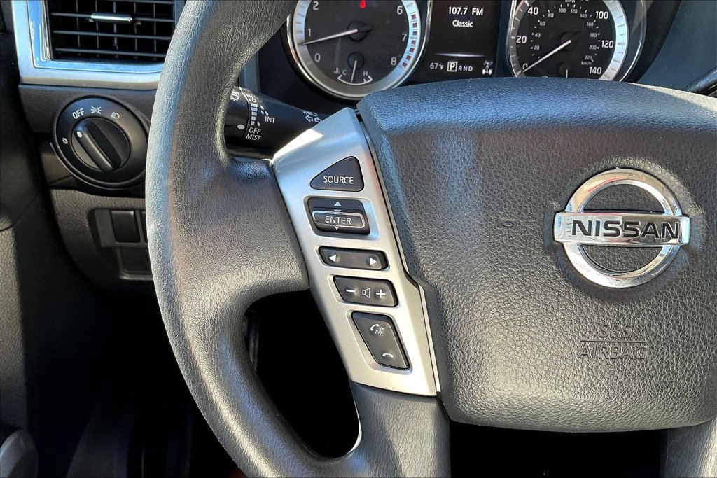 Used 2018 Nissan Titan SV AWD/4WD image 12