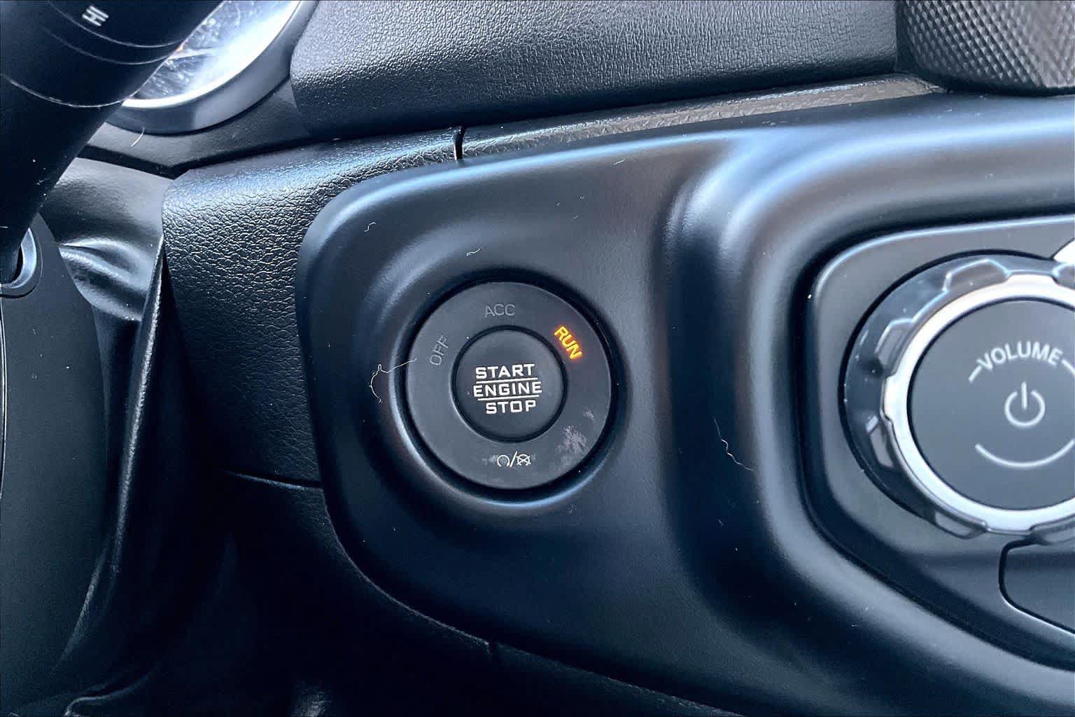 Used 2023 Jeep Wrangler Unlimited Sahara w/ Cold Weather Group AWD/4WD image 32