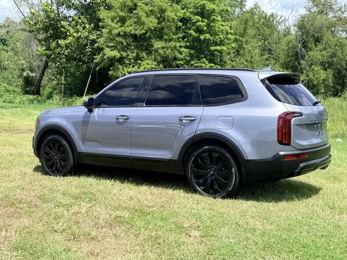 Used 2022 Kia Telluride S FWD image 3