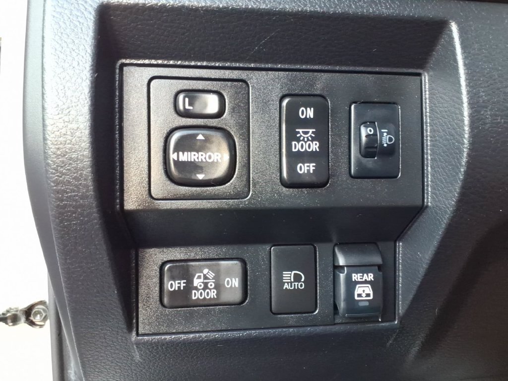 Used 2020 Toyota Tundra SR5 w/ SR5 Convenience Package RWD image 28