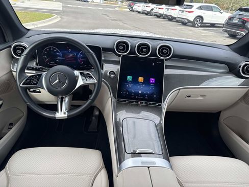 Used 2025 Mercedes-Benz GLC 300 image 17