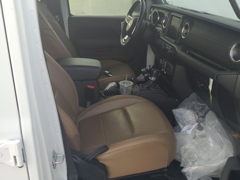 Used 2022 Jeep Wrangler Unlimited Sahara w/ Cold Weather Group image 13