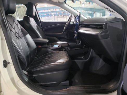 Used 2025 Ford Mustang Mach-E Select w/ Comfort Package Lite image 18