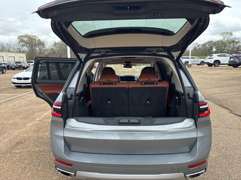 Certified 2023 BMW X7 xDrive40i w/ Executive Package image 9