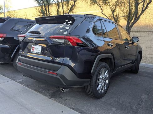 Used 2019 Toyota RAV4 XLE Premium AWD/4WD image 4