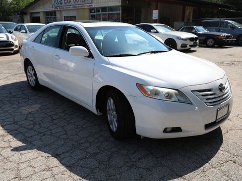 Used 2007 Toyota Camry XLE w/ Leather Pkg FWD image 4