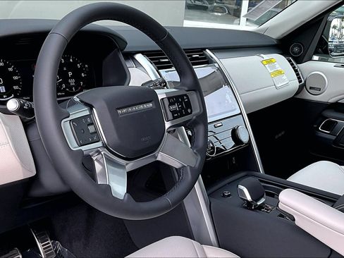 New 2026 Land Rover Discovery Limited Edition AWD/4WD image 6