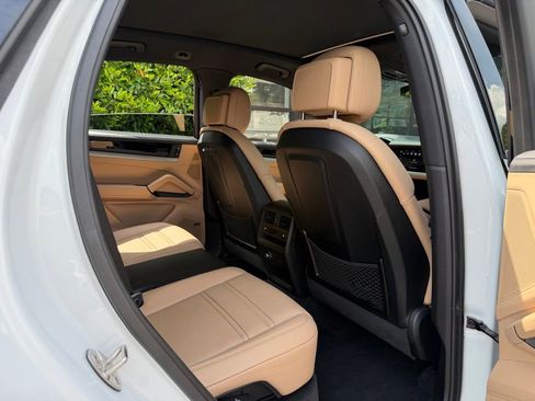 Used 2024 Porsche Cayenne S AWD/4WD image 38
