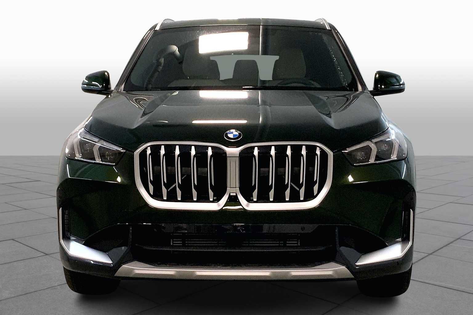 Used 2025 BMW X1 xDrive28i w/ Technology Package AWD/4WD image 3