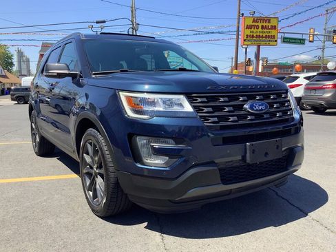 Used 2017 Ford Explorer XLT w/ Equipment Group 202A AWD/4WD image 1