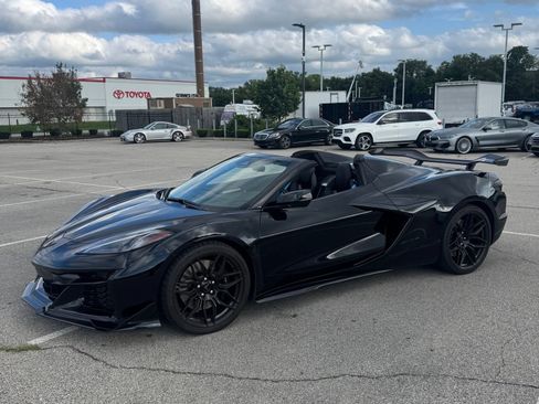 Used 2025 Chevrolet Corvette Z06 w/ Stealth Interior Trim Package RWD image 9