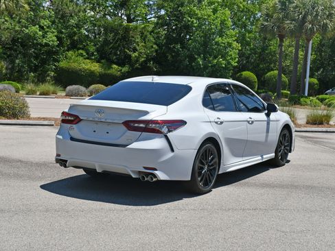Used 2023 Toyota Camry XSE FWD image 3