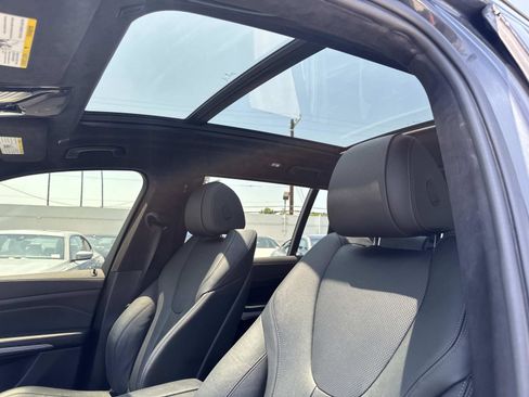Used 2022 BMW X7 xDrive40i w/ M Sport Package AWD/4WD image 17